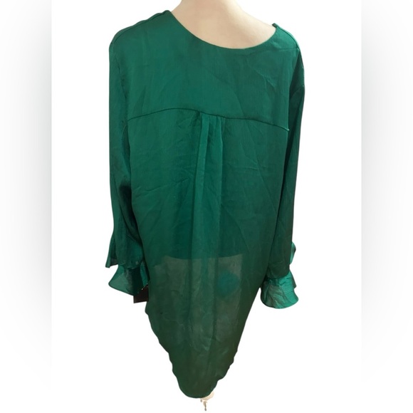 NWT Silky Emerald Green Blouse By Calessa - Picture 3 of 5